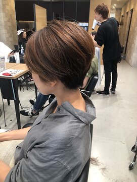 ザ シー 橋本(The C) 横顔美人に導く前下がりショート