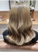 オリーブベージュ