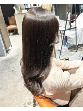 エミュー(emue) くびレイヤーグレージュエモージュ大人ブラウンカラーロング