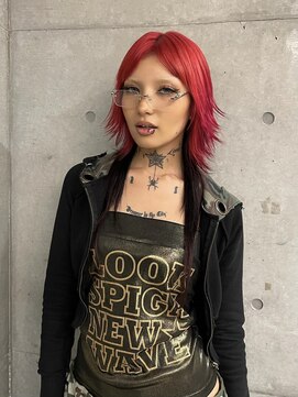 オーオシカシカスペース(OOO YY Space) ビビッドレッドウルフカット/ウルフヘアー/ハイトーンカラー