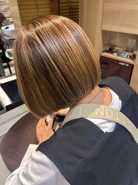 ミューシェレゴ(meauche...lego) 丸みボブ/ブラウンベージュ/ハイライトカラー