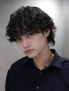 バイフィフス 原宿/表参道(by fifth) 原宿シャドウパーマメンズカットセンターパート黒髪ウルフ30代