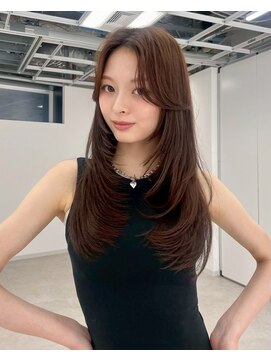 ユーフォリア 渋谷グランデ(Euphoria SHIBUYA GRANDE) センター分けくびれヘア前髪ロングレイヤー韓国ヘアエモージュ