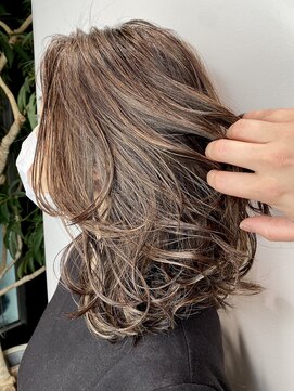 ステア ケース(stair case) 極細ハイライトで白髪ぼかし　30代40代50代