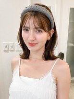 イメチェンヘアスタイルホワイトブロンド外はねボブワイドバング