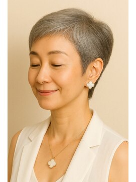 ヘアスタジオヘーフリヒ(HAIR STUDIO HoFLICH) “自分らしさ”に優しく寄り添うショートヘア