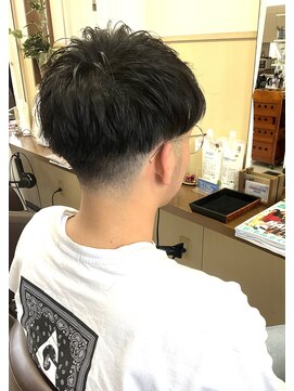 コアフィールフィス(COIFFURE fils) 【見附　今町】アップバング　フェードカット　似合わせ