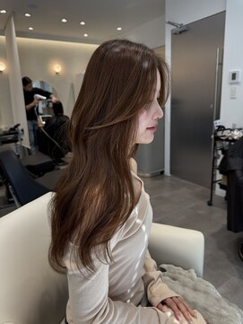 ロエ(LOE) レイヤーカット、ヘーゼルベージュ髪質改善カラーロングレイヤー