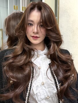 ユニ 原宿(uni) 韓国ヘアロングレイヤーカットベージュカラー顔まわりカット原宿