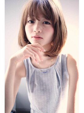 テイラー(Taylor) セクシーボブxピュアベージュ