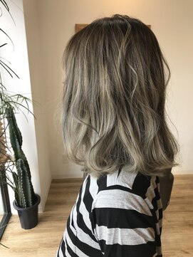 メイヘア(May Hair) パールアッシュのグラデーションカラー