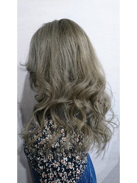 ヘアーアンドアイラッシュ チェイン(HAIR&EYELASH CHAIN) ツヤツヤグレージュカラー