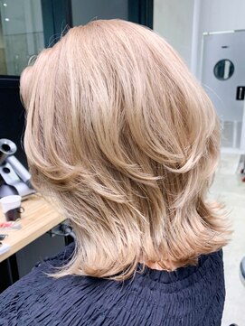 アルバム 銀座(ALBUM GINZA) キャラメルベージュ_ローライトスリークボブ厚めバング_ba289653