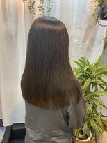 イリー 代官山(ILY)&nbsp;つや髪ストレートヘア/くすみベージュ/30代40代50代60代/SAORI