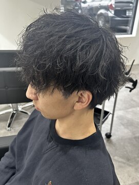 ヒュイル バイ ニアウ(Hwyl by Niau) メンズマッシュパーマツイストパーマスパイラルパーマ