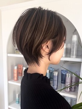 ヨロ 上野(YOLO) ハイライトカラーミルクティーベージュケアブリーチボブ