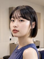 オーラ オモテサンドウ(Aura omotesando) 前下がりシースルーバング×耳かけコンパクトボブ