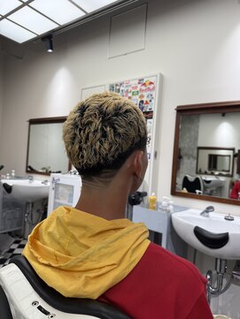 フランクス バーバー ウエストトウキョウ 吉祥寺店(FRANK’S BARBER WEST TOKYO) リバースセンターパートニュアンスパーマニュアンスウルフダウR