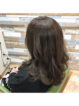 ハウオリ ヘアーワークス(Hauoli hair works) ツヤツヤプラチナカラー