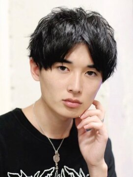 ルーツ(ROOTS) センターパートのツーブロックマッシュ