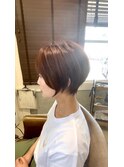 大人ショートボブモカブラウンひし形シルエット
