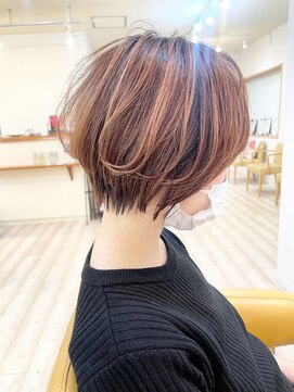 モリオ フロム ロンドン 成増店 【morio成増 セリザワ】ショートボブ ハイライトカラー