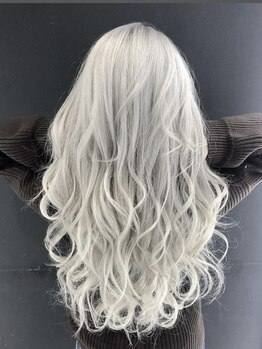 【平日夜22時迄】お仕事帰りやお買い物帰りにもカラーやカットができる♪お気軽にご来店ください！