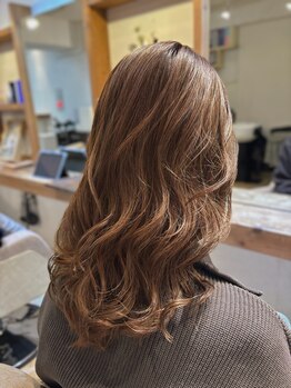 アミュレ ヘア サロン(Amule hair salon)の写真/こだわりの薬剤でダメージレスなグレイカラー。カラー経験豊富スタッフがあなたのなりたいを叶えます。