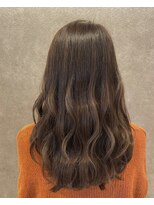 マカ(MAKA)&nbsp;波ウェーブ巻き髪スタイル