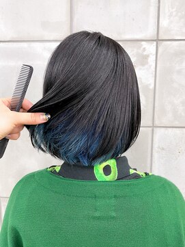 トゥコ(tuco) インナーカラー　ブルー　グラデーション　ボブ　水色　ブリーチ