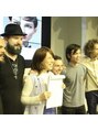 ロエル(ROEL) ロンドンのヴィダルサスーンアカデミーを受講しました。