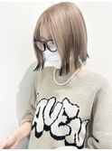 ベージュカラー × 裾カラー