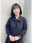 暗髪カラー　レイヤーボブ　黒髪　前髪ぱっつん　内巻きレイヤー
