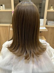 外ハネロングヘアー