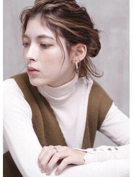 イル(ill) インナーカラー　アレンジ　ハイトーン