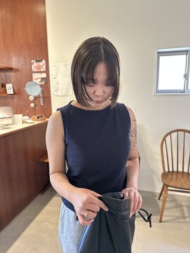 デン(den) くすみベージュ