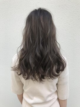 オリーブベージュ