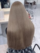 ベガ(VEGA)&nbsp;ロング　ケアブリーチ　ミルクティーベージュ　顔まわり　10代