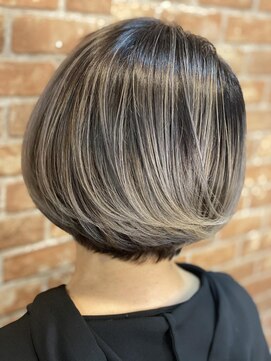 ロミー(Romy) ショートバレイヤージュ