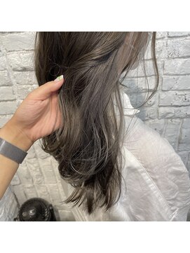 ルッソリベラ 池袋(Lusso libera) グレージュカラーのイヤリングカラー　池袋◎30代40代50代