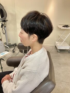 ヒカリス 東三国(HIKARIS) 女性ツーブロック/刈り上げマッシュショート/ショートハイライト