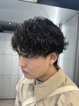 フィフス トウキョウ (fifth TOKYO) センターパートツイストスパイラルパーマメンズマッシュパーマ