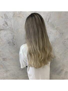 O バレイヤージュホワイトアッシュ柔らかハイトーン大人可愛い