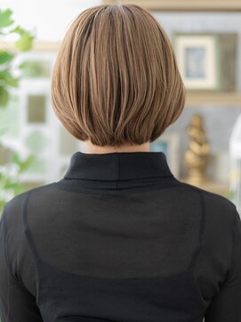 カバーヘア ブリス 志木南口駅前店(COVER HAIR bliss) ハイトーンカラー前下がりショートボブTb2志木20代30代40代