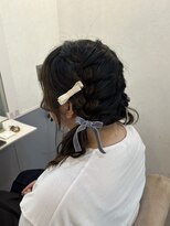 トッカ ヘアアンドトリートメント 難波店 表編みこみで作るミディアムツインテール