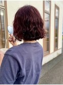 強めパーマ×ボルドーワインカラーでおしゃれボブ