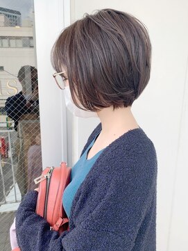 ルーファス メグロ(Ruufus Meguro) 柔らか質感のショートボブ|30代・40代の明るい白髪染めスタイル