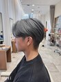 ヒアカアヴェダ 天神VIORO (Heaka AVEDA) 自然に流れるセンターパートのメンズスタイルです