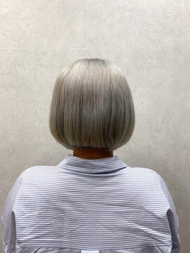 フーチー クーチー アマティー 豊中店(FUCHI KUCHI amati) @fuchi_kuchi.okada［豊中,髪質改善/ホワイトブリーチラフボブ］