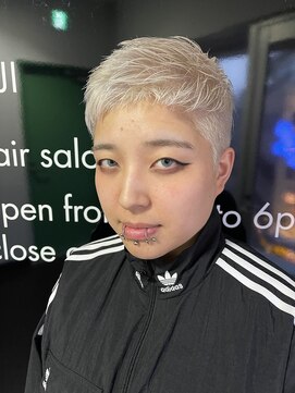 キジ(KIJI) ベリーショート/バズカット/ホワイトアッシュ/ホワイトカラー